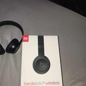 Beats solo 3 wireless...The price is negotiable